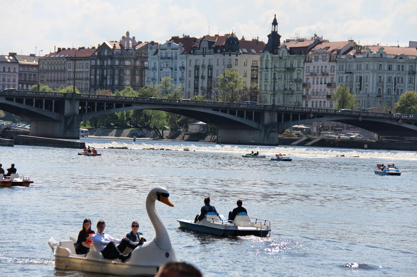 dak ik lees een boek Sophie Paddleboating in Praha | Foreigners.cz Blog